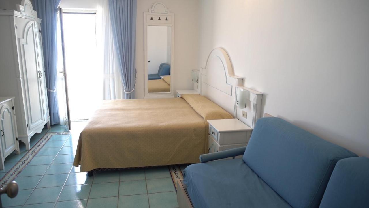 Hotel Isolabella Ventotene Buitenkant foto