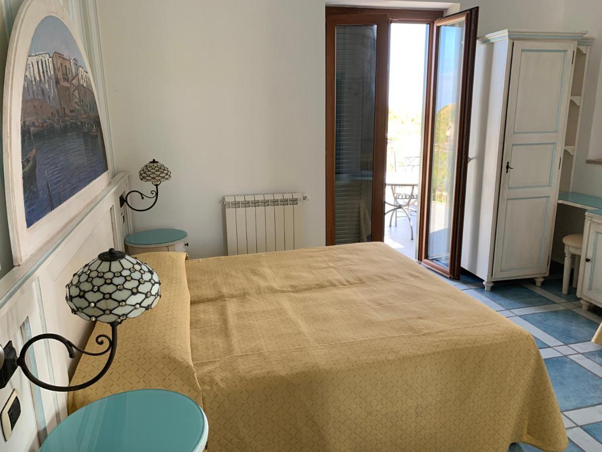 Hotel Isolabella Ventotene Buitenkant foto