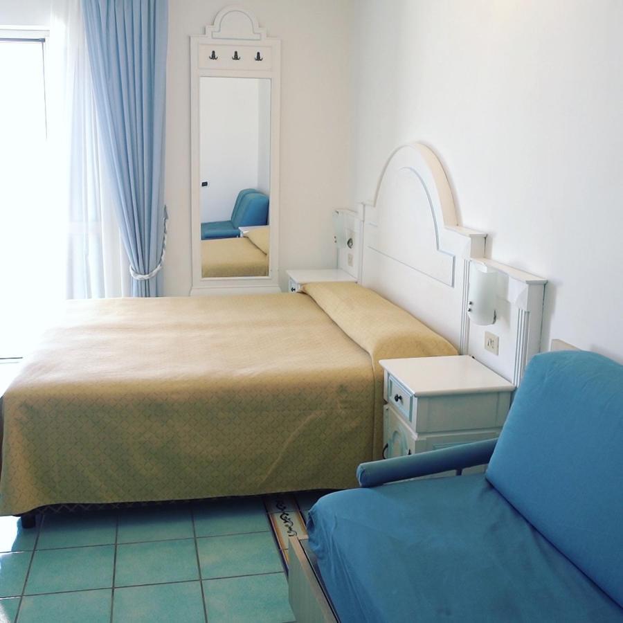 Hotel Isolabella Ventotene Buitenkant foto